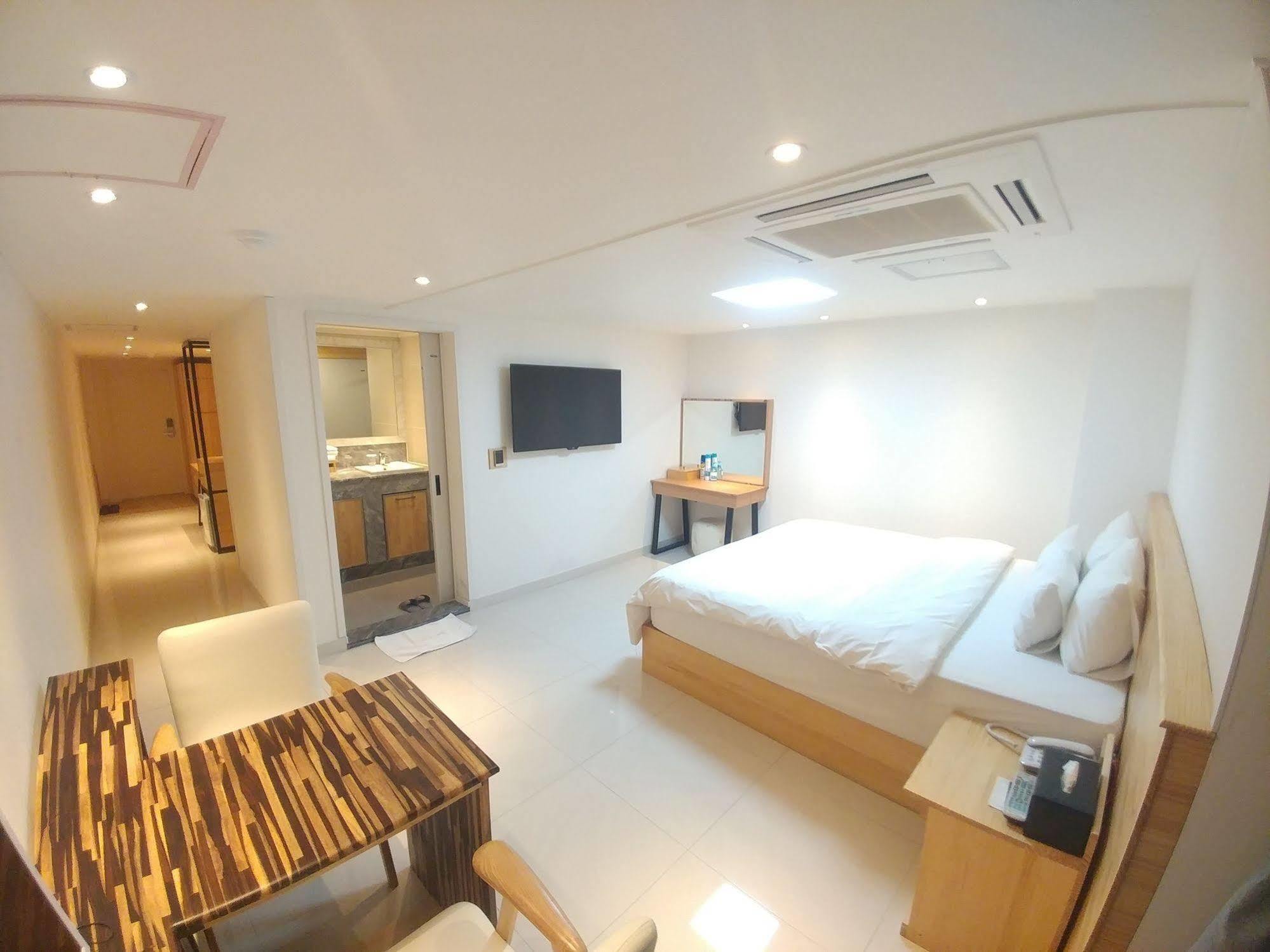 I.Y Hotel Suwon Exterior photo