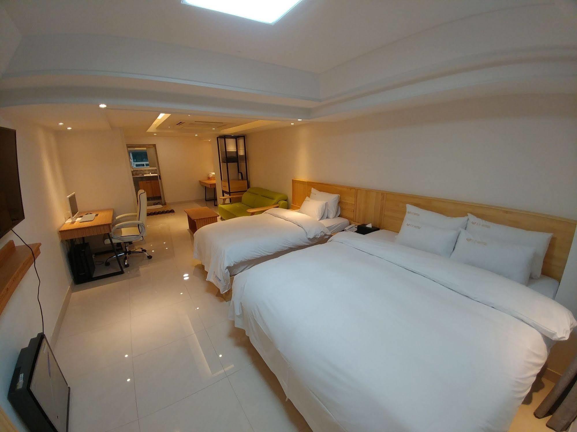 I.Y Hotel Suwon Exterior photo